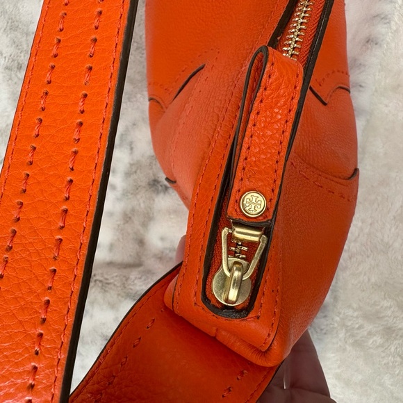 Tory Burch NWOT No callouts. Plastic on T. Fire Orange 🔥 Leather Crossbody Hobo - Picture 5 of 16